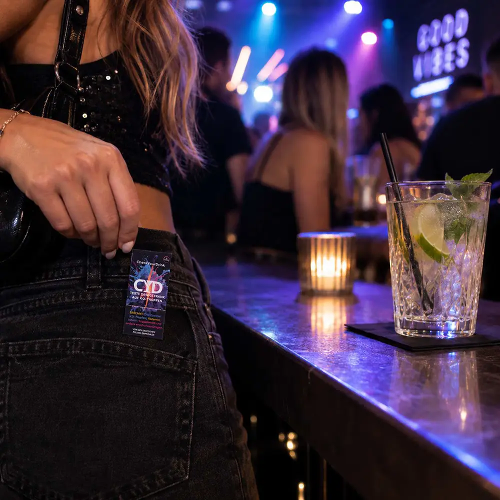 Menschen tanzen in einem Club